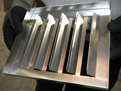 钣金加工企业如何通过引进自动化折弯成型设备降低生产成本，提高产品质量？-中山bet在线登录官网-bet(中国)-bet在线登录官网-bet(中国)